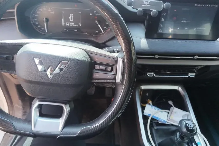 2022 WuLing JiaChen 1.5T 147HP L4 6MT,autocango,china used car exporter,china ev exporter,chinese used car exporter,chinese used ev exporter