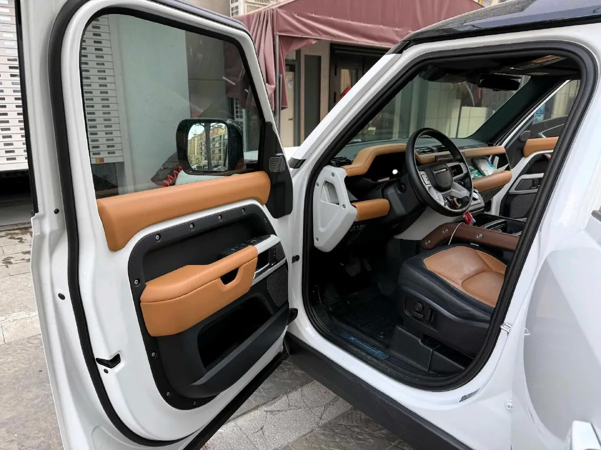 2024 Land Rover Defender 3.0T 400HP L6 8AT,autocango,china used car exporter,china ev exporter,chinese used car exporter,chinese used ev exporter