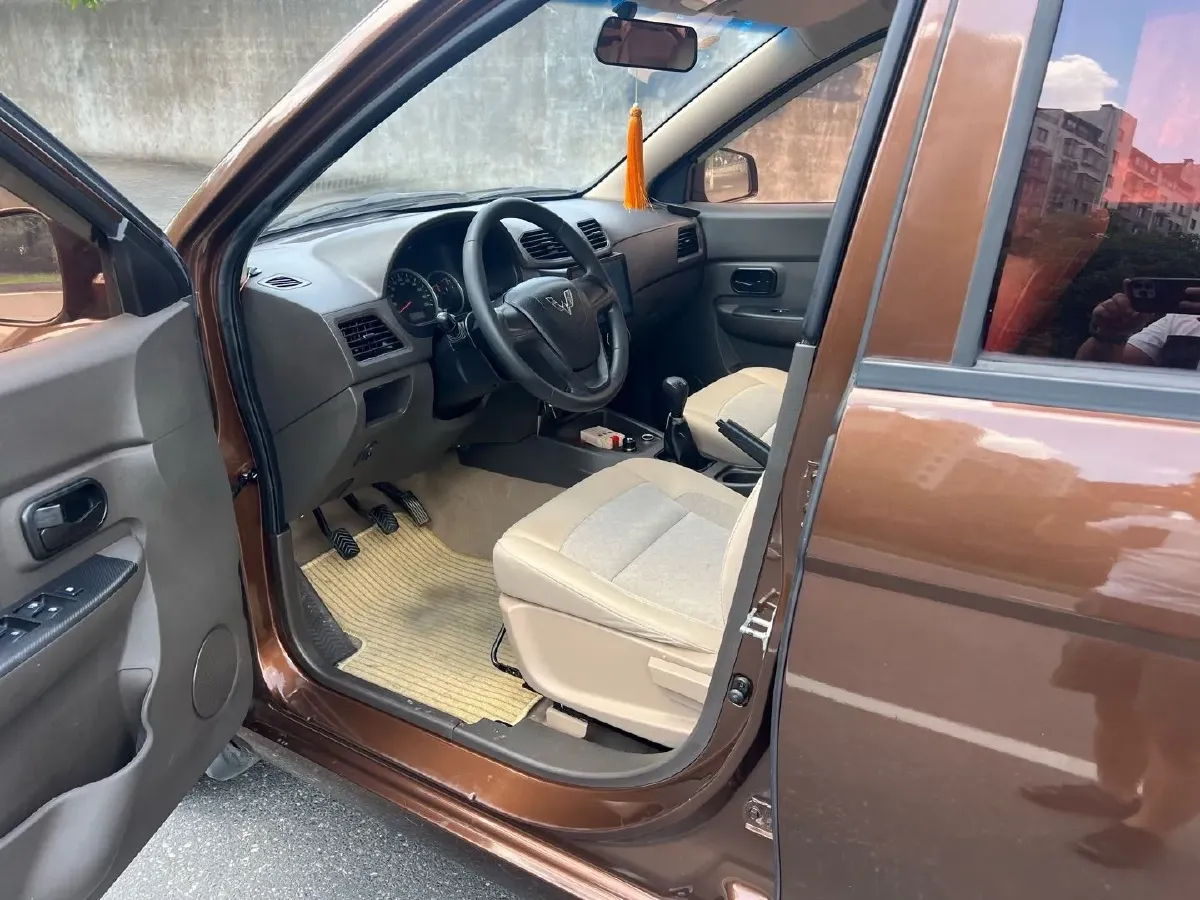 2018 WuLing HongGuang 1.2L 82HP L4 5MT,autocango,china used car exporter,china ev exporter,chinese used car exporter,chinese used ev exporter