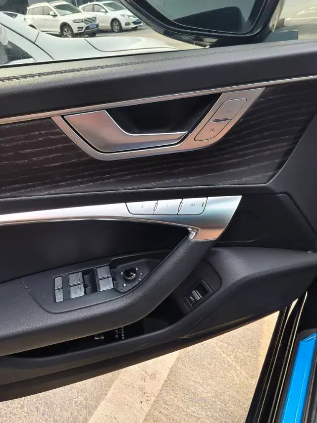 2024 Audi A6L 2.0T 245HP L4 7DCT,autocango,china used car exporter,china ev exporter,chinese used car exporter,chinese used ev exporter