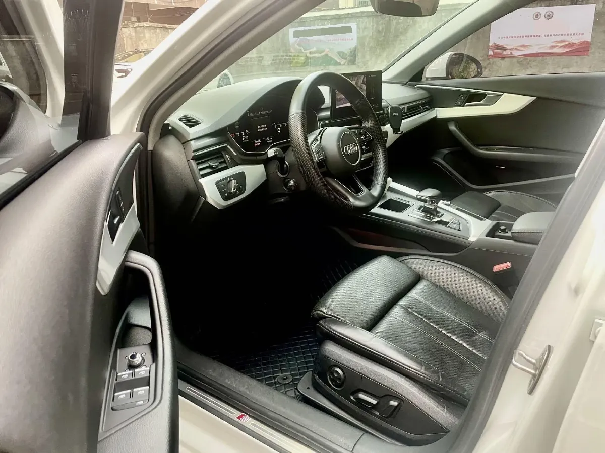 2022 Audi A4L 2.0T 190HP L4 7DCT,autocango,china used car exporter,china ev exporter,chinese used car exporter,chinese used ev exporter