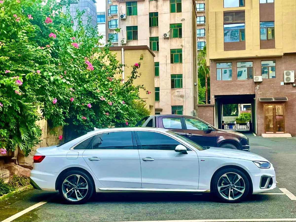 2022 Audi A4L 2.0T 190HP L4 7DCT,autocango,china used car exporter,china ev exporter,chinese used car exporter,chinese used ev exporter