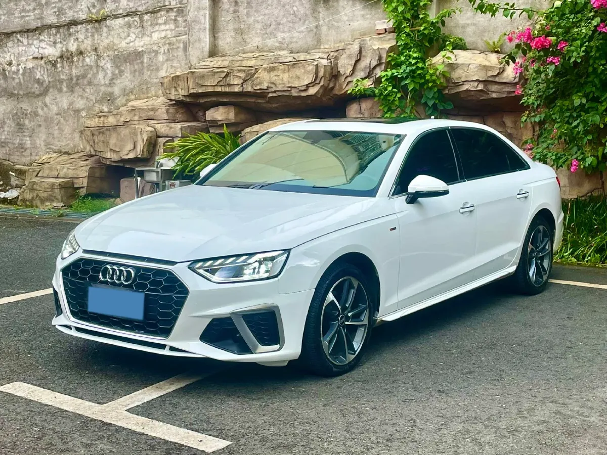 2022 Audi A4L 2.0T 190HP L4 7DCT,autocango,china used car exporter,china ev exporter,chinese used car exporter,chinese used ev exporter
