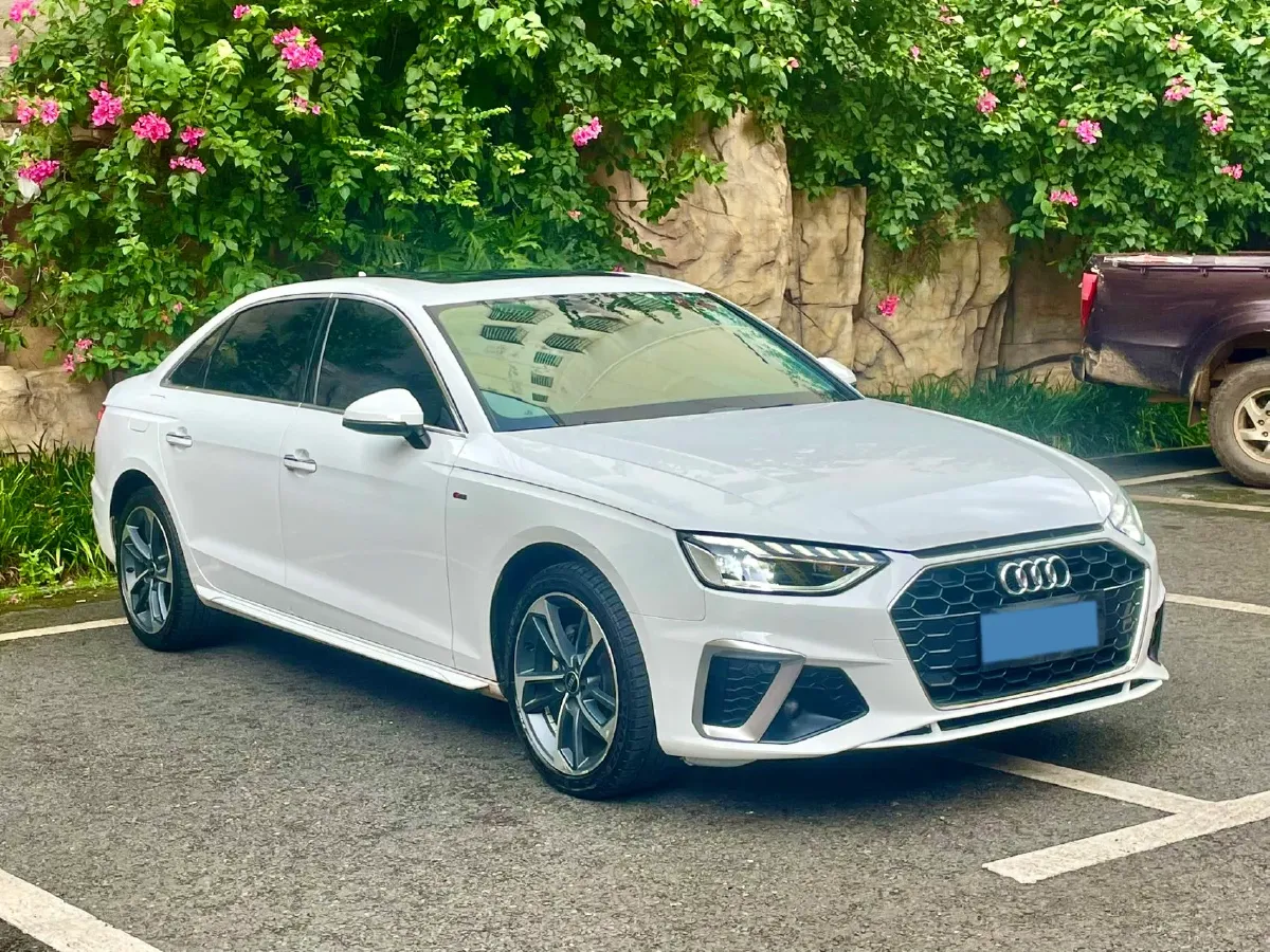2022 Audi A4L 2.0T 190HP L4 7DCT,autocango,china used car exporter,china ev exporter,chinese used car exporter,chinese used ev exporter