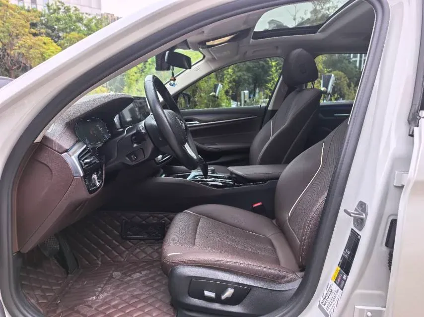 2022 BMW 5 Series 2.0T 184HP L4 8AT PHEV 17.7KWH,autocango,china used car exporter,china ev exporter,chinese used car exporter,chinese used ev exporter