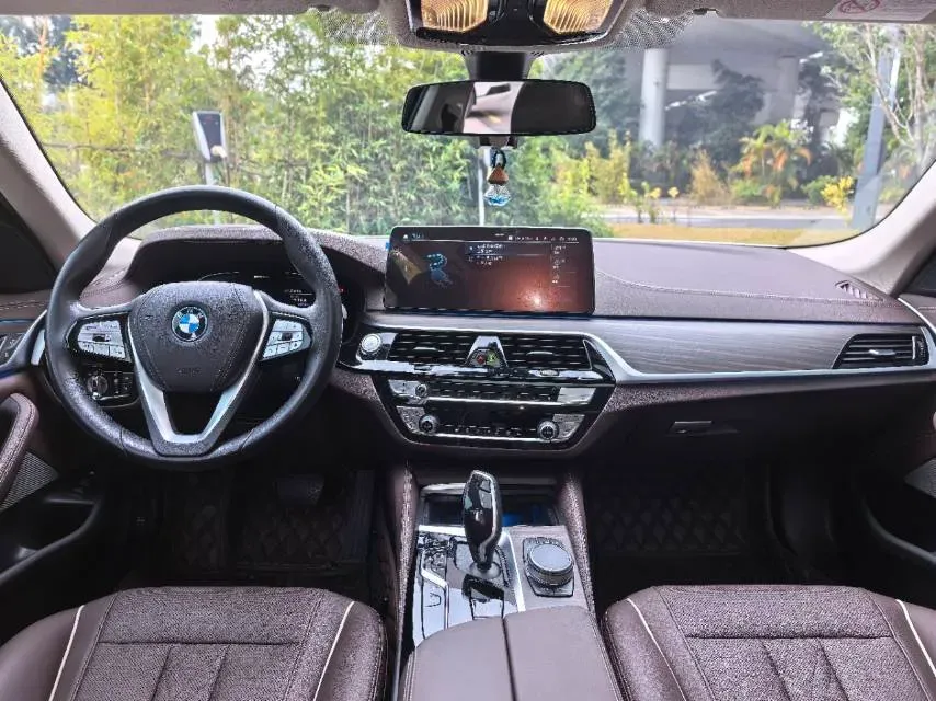 2022 BMW 5 Series 2.0T 184HP L4 8AT PHEV 17.7KWH,autocango,china used car exporter,china ev exporter,chinese used car exporter,chinese used ev exporter