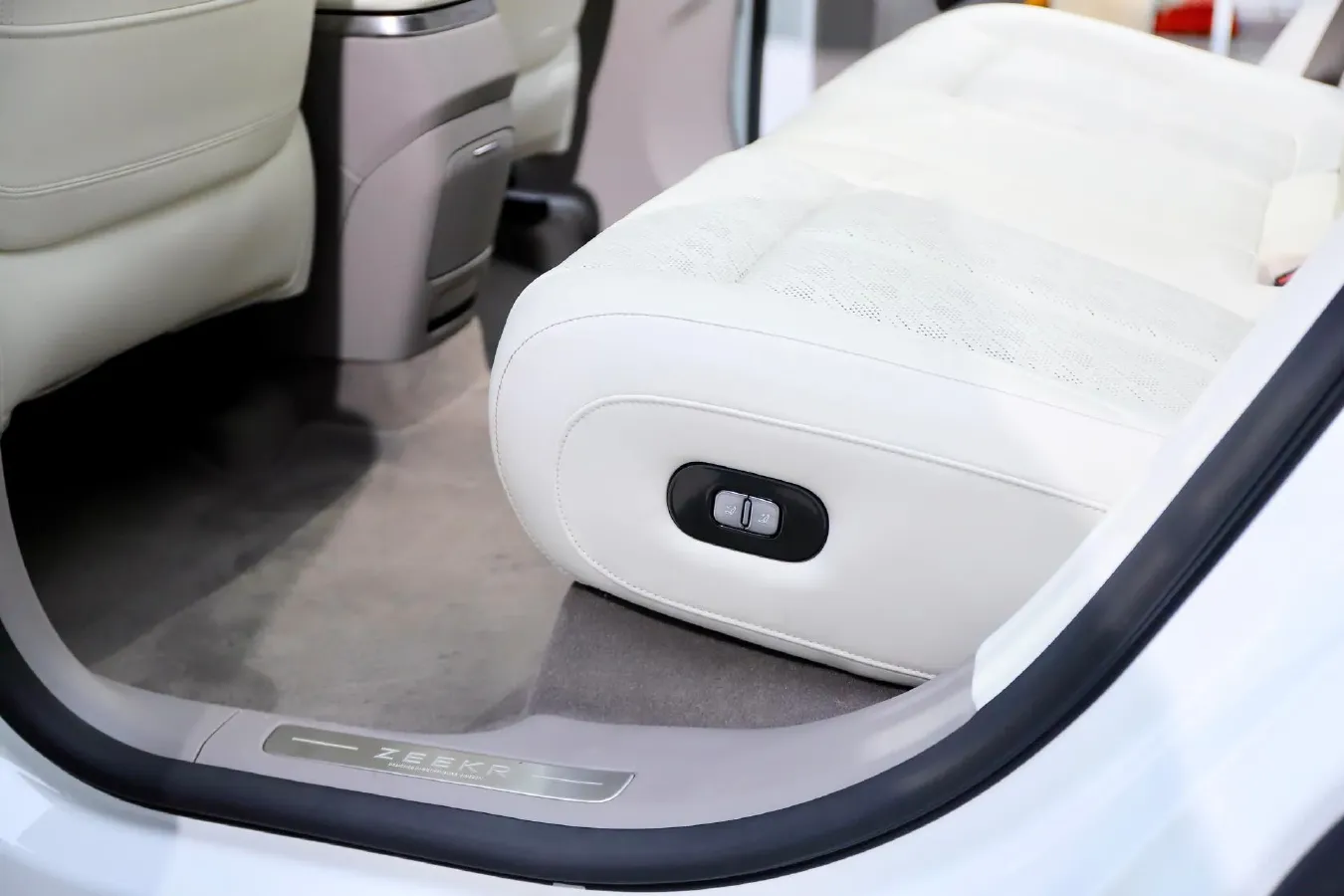 2025 Zeekr 7X BEV 100KWH,autocango,china used car exporter,china ev exporter,chinese used car exporter,chinese used ev exporter