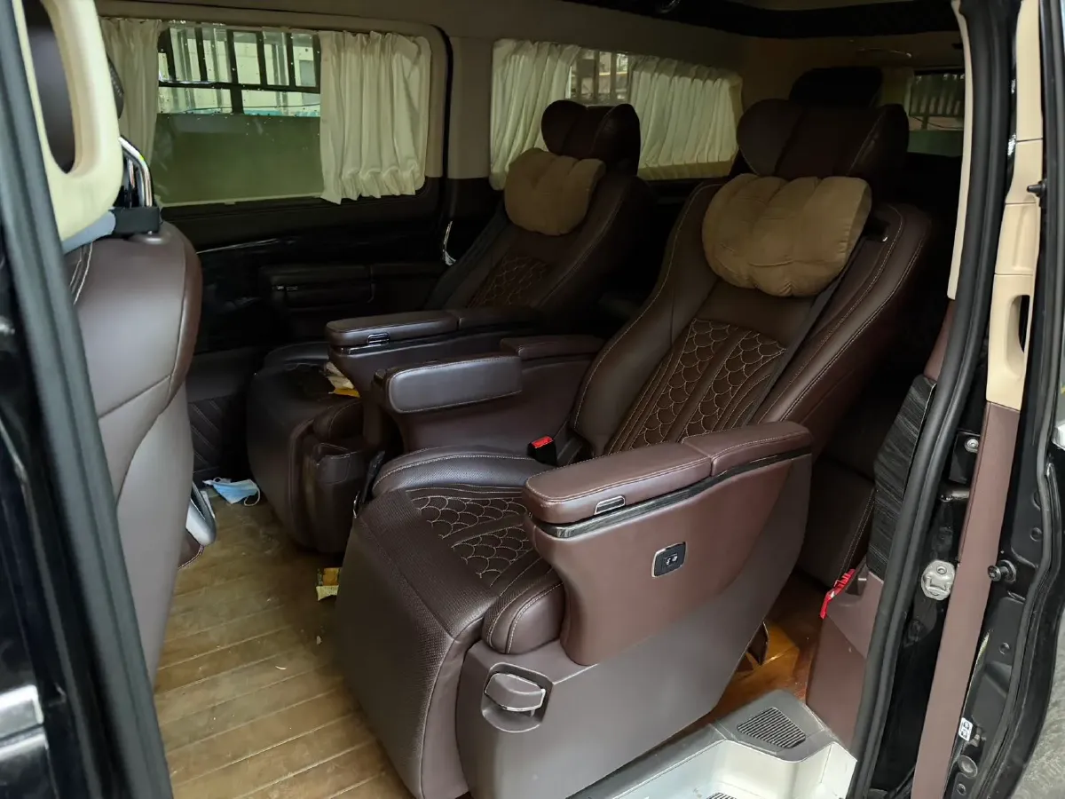 2018 Mercedes-Benz V Class 2.0T 211HP L4 7AT,autocango,china used car exporter,china ev exporter,chinese used car exporter,chinese used ev exporter