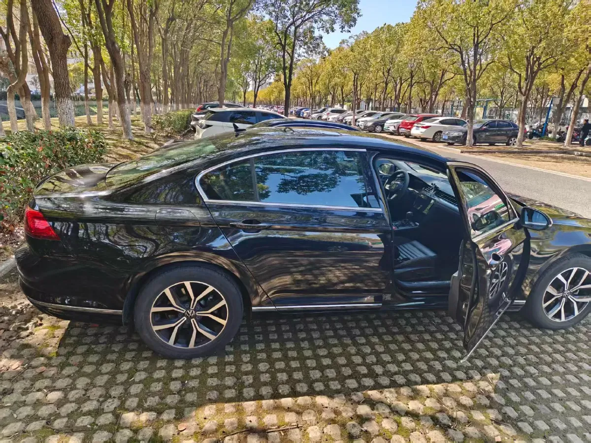 2020 Volkswagen Magotan 2.0T 186HP L4 7DCT,autocango,china used car exporter,china ev exporter,chinese used car exporter,chinese used ev exporter