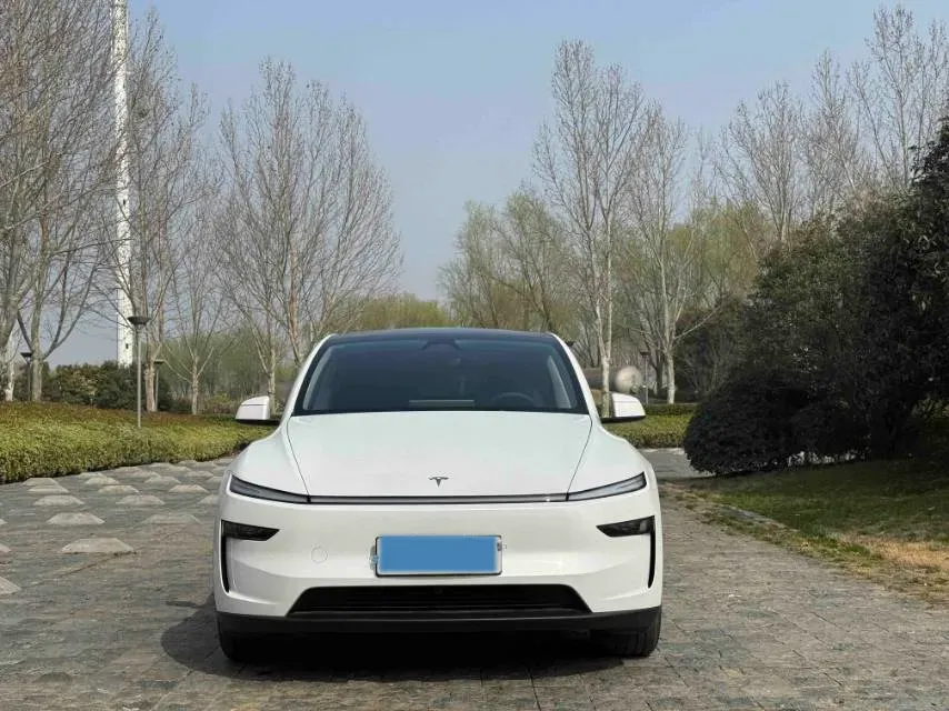 2025 Tesla Model Y BEV 62.5KWH,autocango,china used car exporter,china ev exporter,chinese used car exporter,chinese used ev exporter