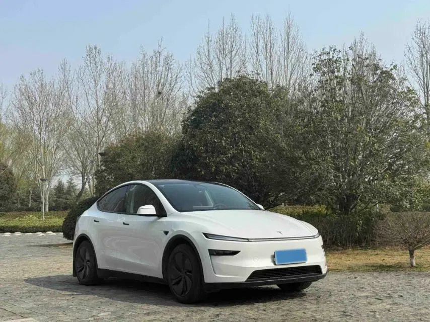 2025 Tesla Model Y BEV 62.5KWH,autocango,china used car exporter,china ev exporter,chinese used car exporter,chinese used ev exporter