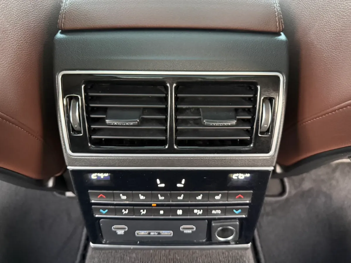 2018 Jaguar XF 2.0T 250HP L4 8AT,autocango,china used car exporter,china ev exporter,chinese used car exporter,chinese used ev exporter