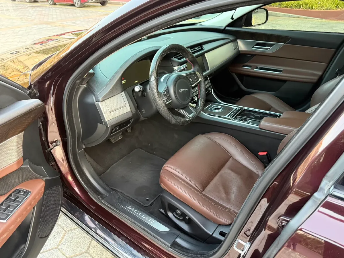 2018 Jaguar XF 2.0T 250HP L4 8AT,autocango,china used car exporter,china ev exporter,chinese used car exporter,chinese used ev exporter