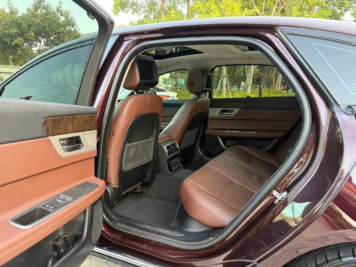 2018 Jaguar XF 2.0T 250HP L4 8AT,autocango,china used car exporter,china ev exporter,chinese used car exporter,chinese used ev exporter