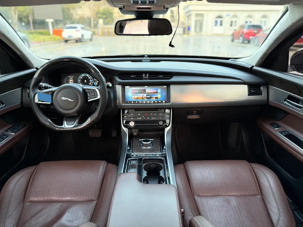 2018 Jaguar XF 2.0T 250HP L4 8AT,autocango,china used car exporter,china ev exporter,chinese used car exporter,chinese used ev exporter