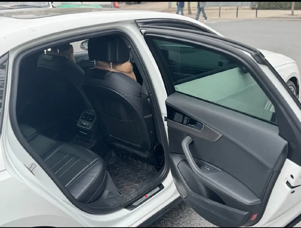 2023 Audi A4L 2.0T 190HP L4 7DCT,autocango,china used car exporter,china ev exporter,chinese used car exporter,chinese used ev exporter