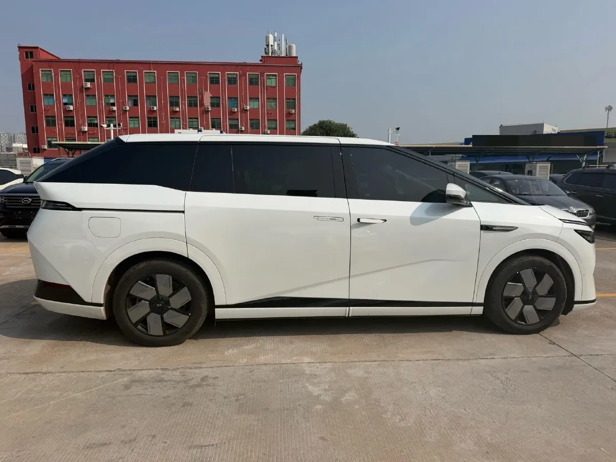 2024 Xpeng X9 BEV 101.5KWH,autocango,china used car exporter,china ev exporter,chinese used car exporter,chinese used ev exporter