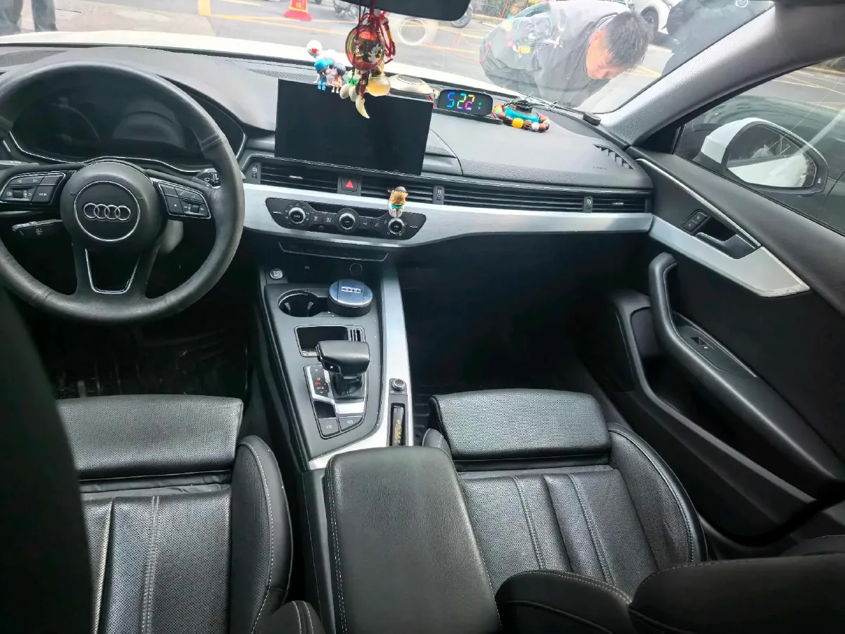 2020 Audi A4L 2.0T 190HP L4 7DCT,autocango,china used car exporter,china ev exporter,chinese used car exporter,chinese used ev exporter