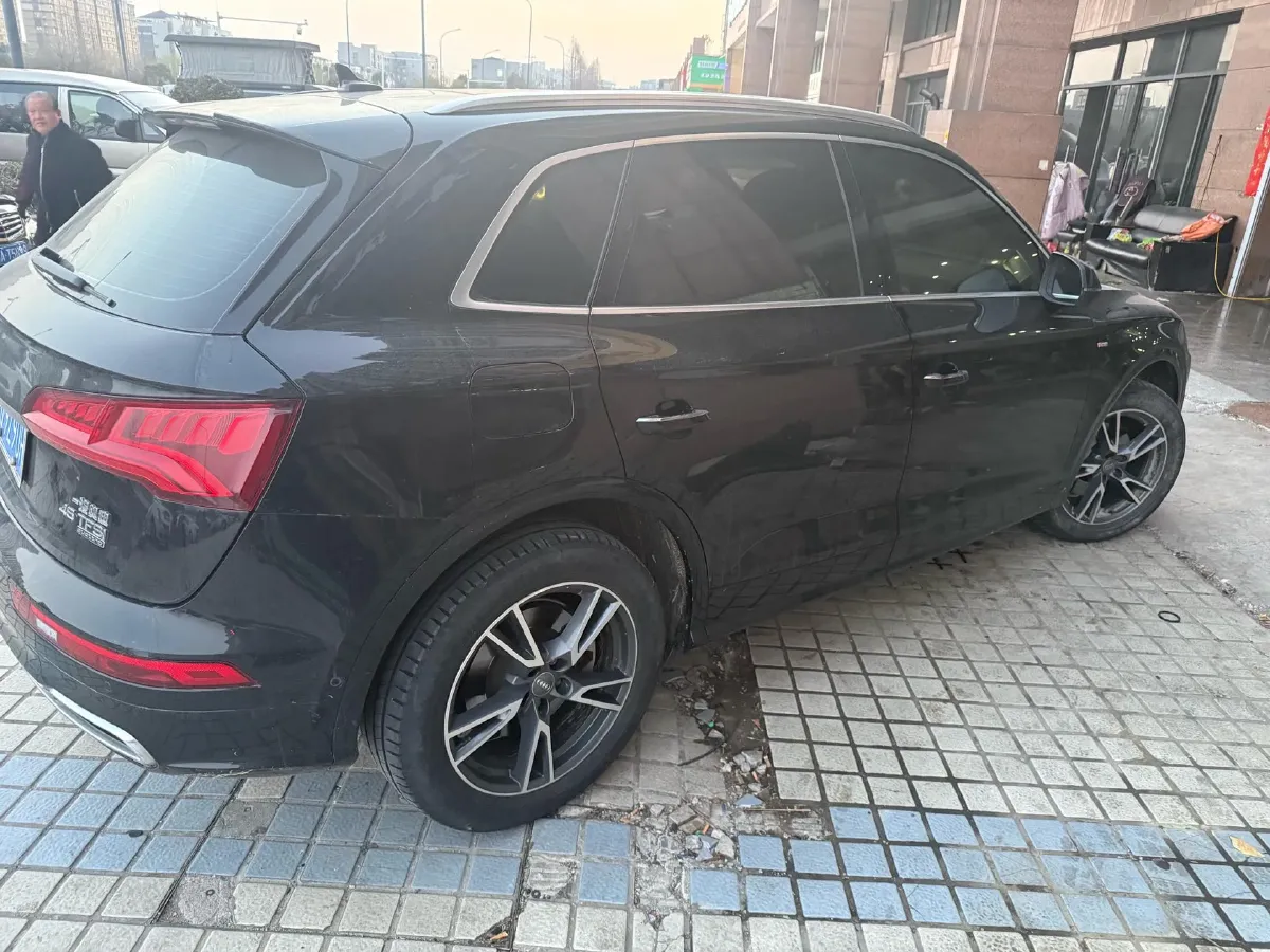 2020 Audi Q5L 2.0T 252HP L4 7DCT,autocango,china used car exporter,china ev exporter,chinese used car exporter,chinese used ev exporter