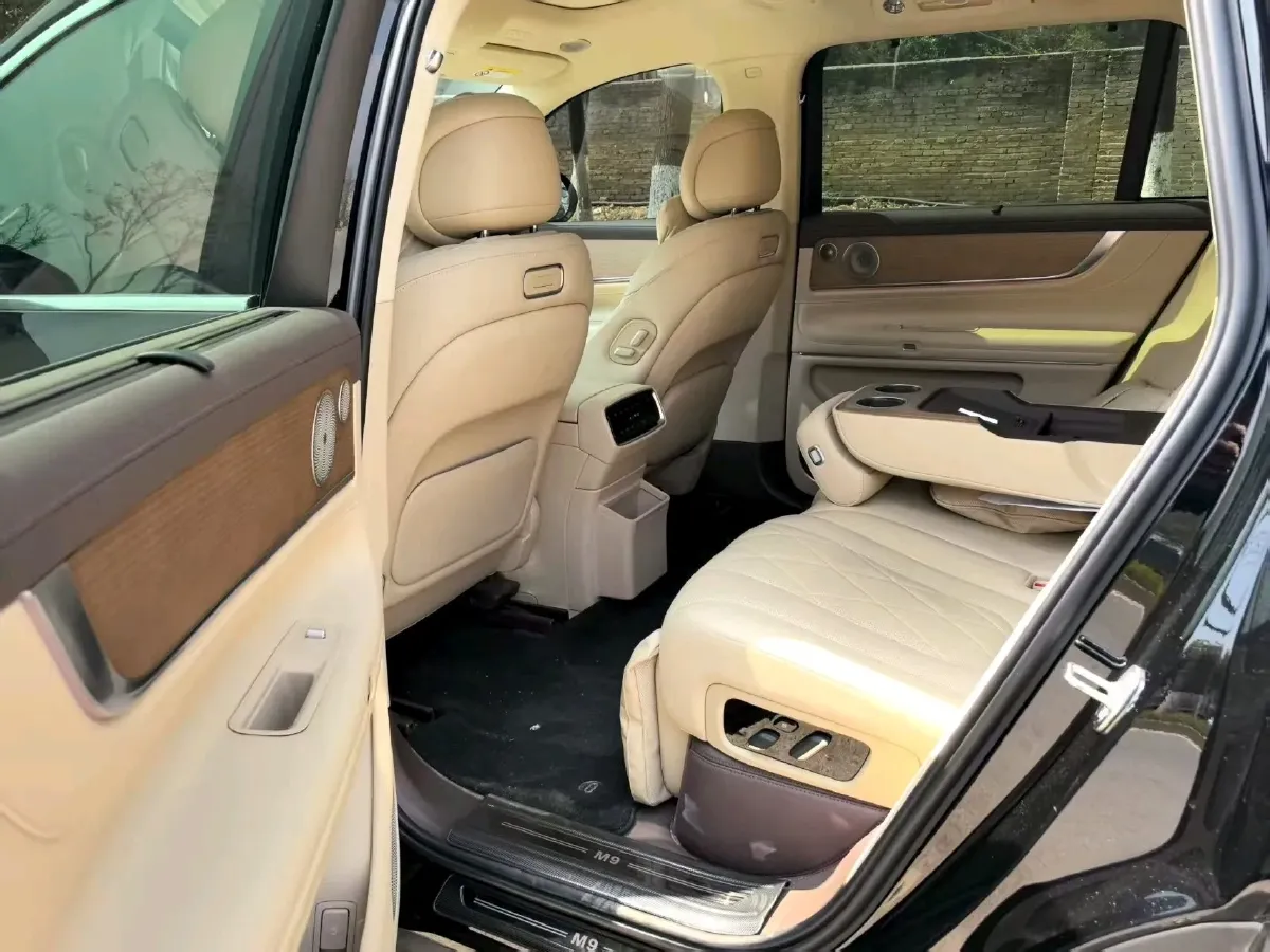 2024 AITO AITO M9 1.5T 152HP L4 REEV 42KWH,autocango,china used car exporter,china ev exporter,chinese used car exporter,chinese used ev exporter