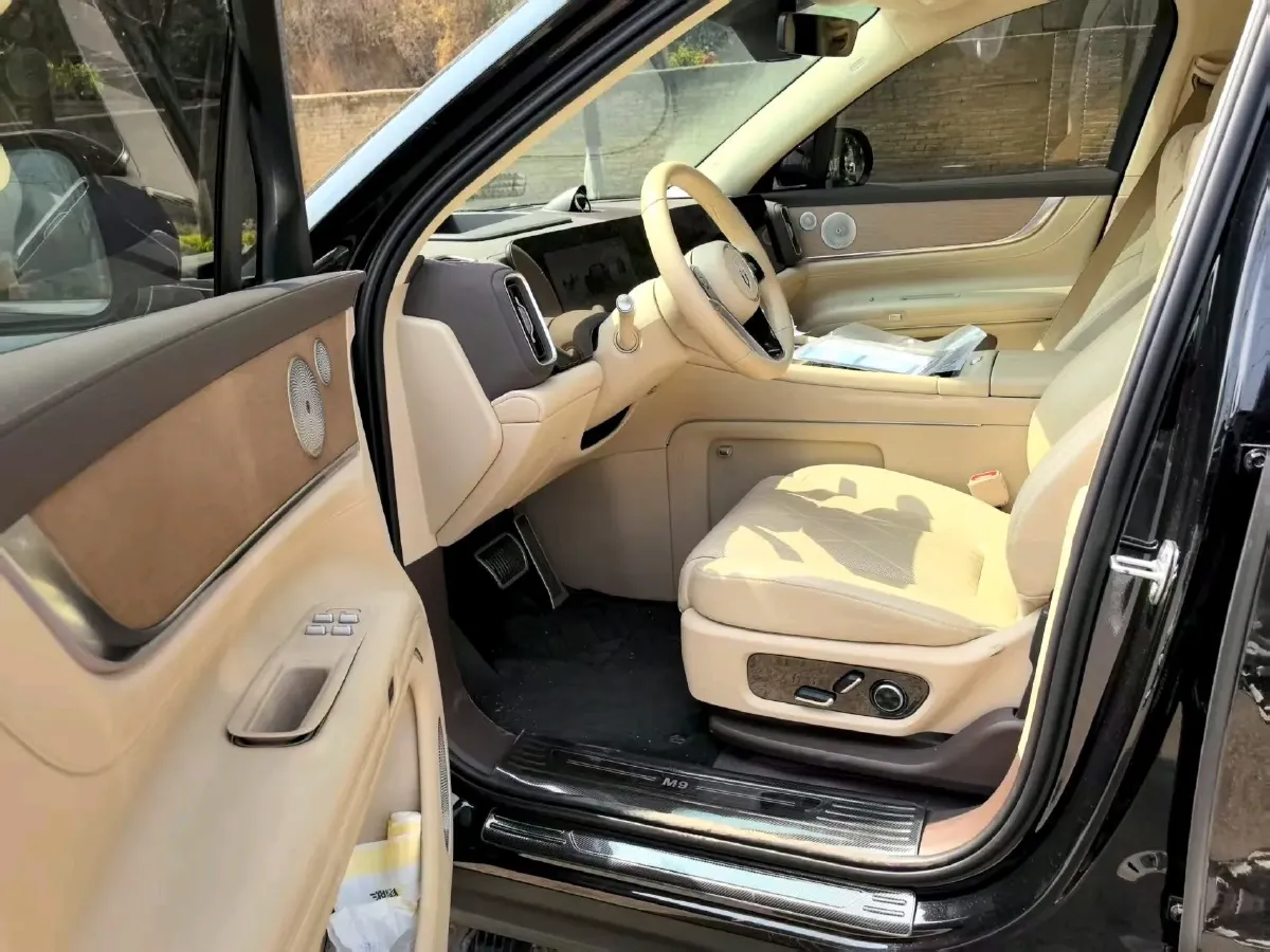 2024 AITO AITO M9 1.5T 152HP L4 REEV 42KWH,autocango,china used car exporter,china ev exporter,chinese used car exporter,chinese used ev exporter