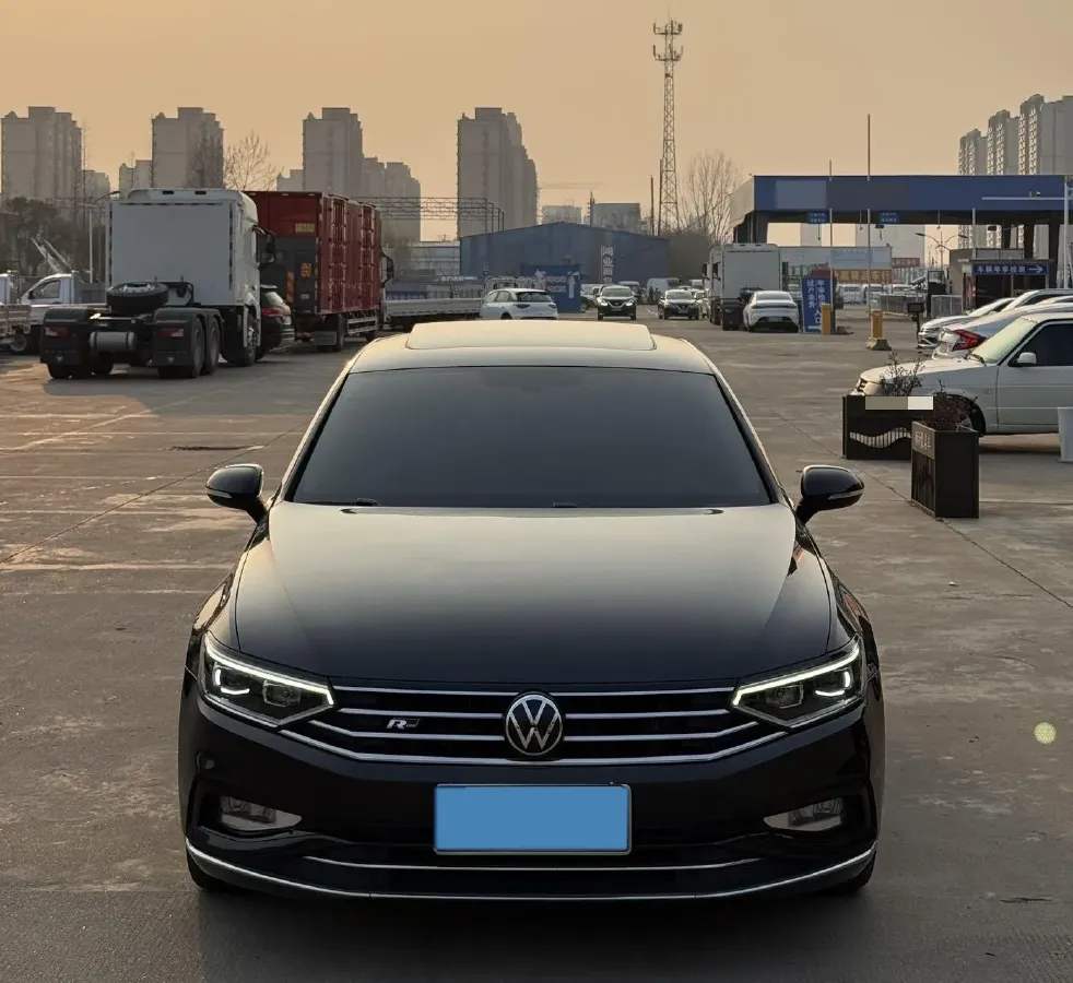 2020 Volkswagen Magotan 2.0T 186HP L4 7DCT,autocango,china used car exporter,china ev exporter,chinese used car exporter,chinese used ev exporter