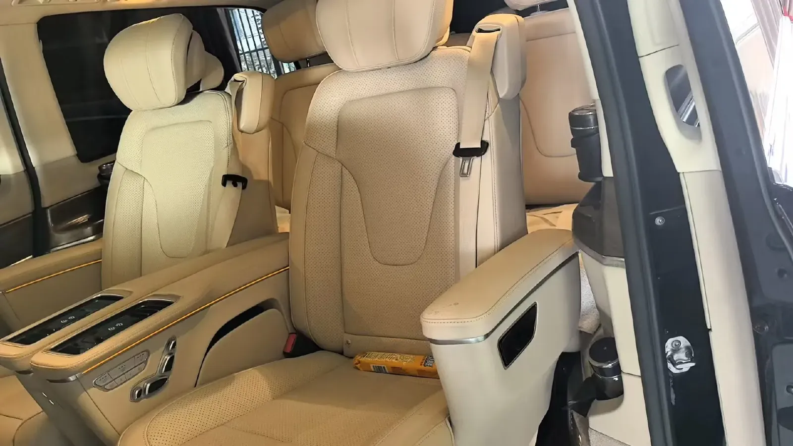 2021 Mercedes-Benz V Class 2.0T 211HP L4 9AT,autocango,china used car exporter,china ev exporter,chinese used car exporter,chinese used ev exporter