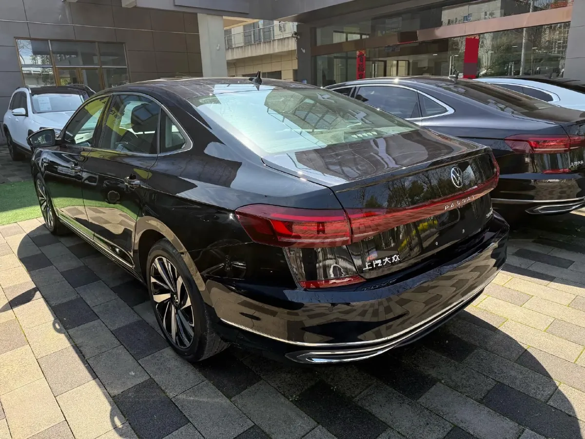 2025 Volkswagen Passat 2.0T 220HP L4 7DCT,autocango,china used car exporter,china ev exporter,chinese used car exporter,chinese used ev exporter