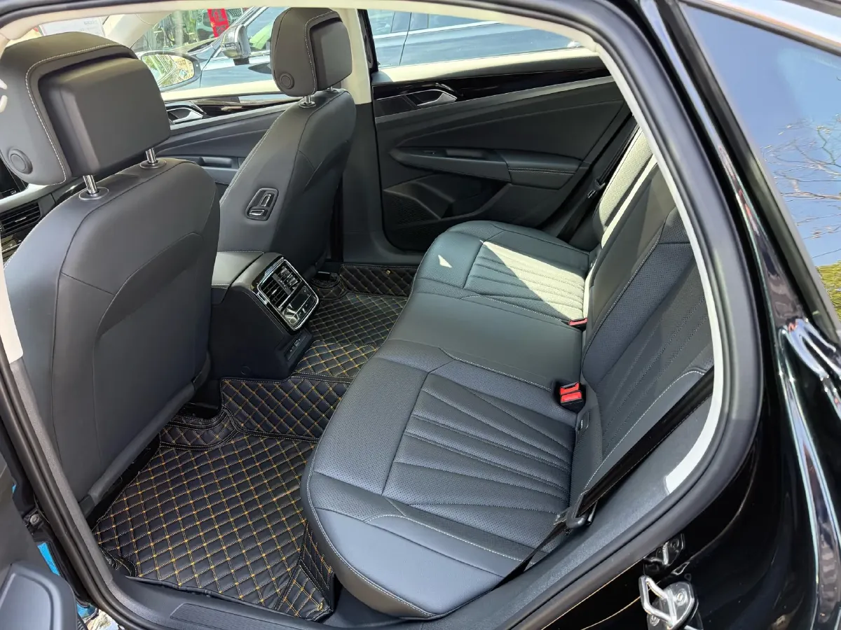 2025 Volkswagen Passat 2.0T 220HP L4 7DCT,autocango,china used car exporter,china ev exporter,chinese used car exporter,chinese used ev exporter