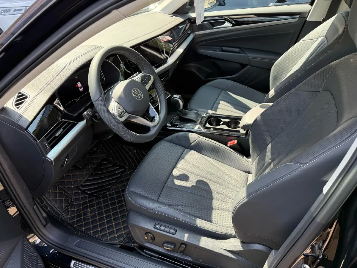 2025 Volkswagen Passat 2.0T 220HP L4 7DCT,autocango,china used car exporter,china ev exporter,chinese used car exporter,chinese used ev exporter