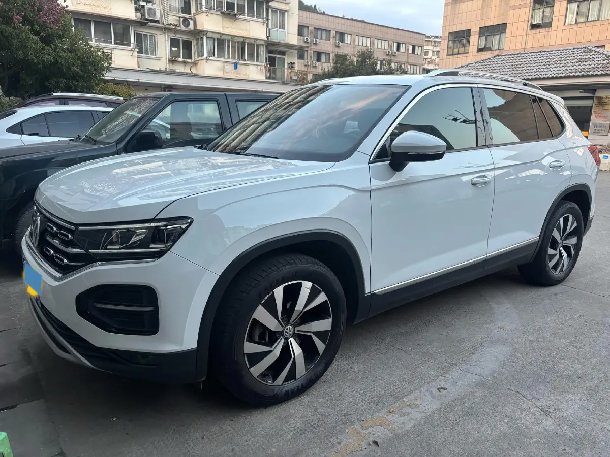 2019 Jeep Cherokee 2.0T 234HP L4 9AT,autocango,china used car exporter,china ev exporter,chinese used car exporter,chinese used ev exporter