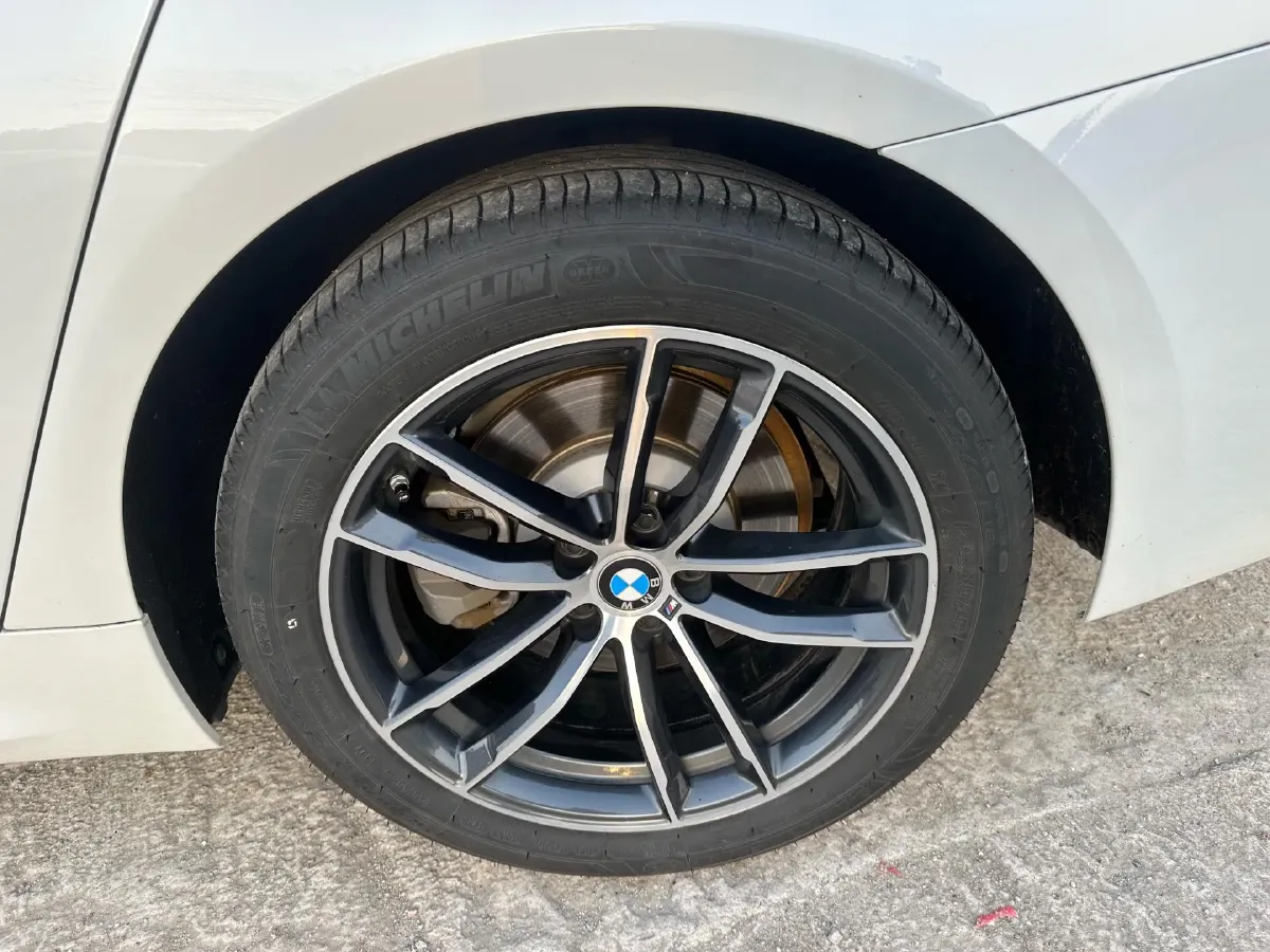 2022 BMW 5 Series 2.0T 184HP L4 8AT,autocango,china used car exporter,china ev exporter,chinese used car exporter,chinese used ev exporter