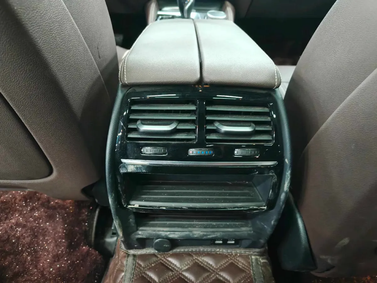 2022 BMW 5 Series 2.0T 252HP L4 8AT,autocango,china used car exporter,china ev exporter,chinese used car exporter,chinese used ev exporter