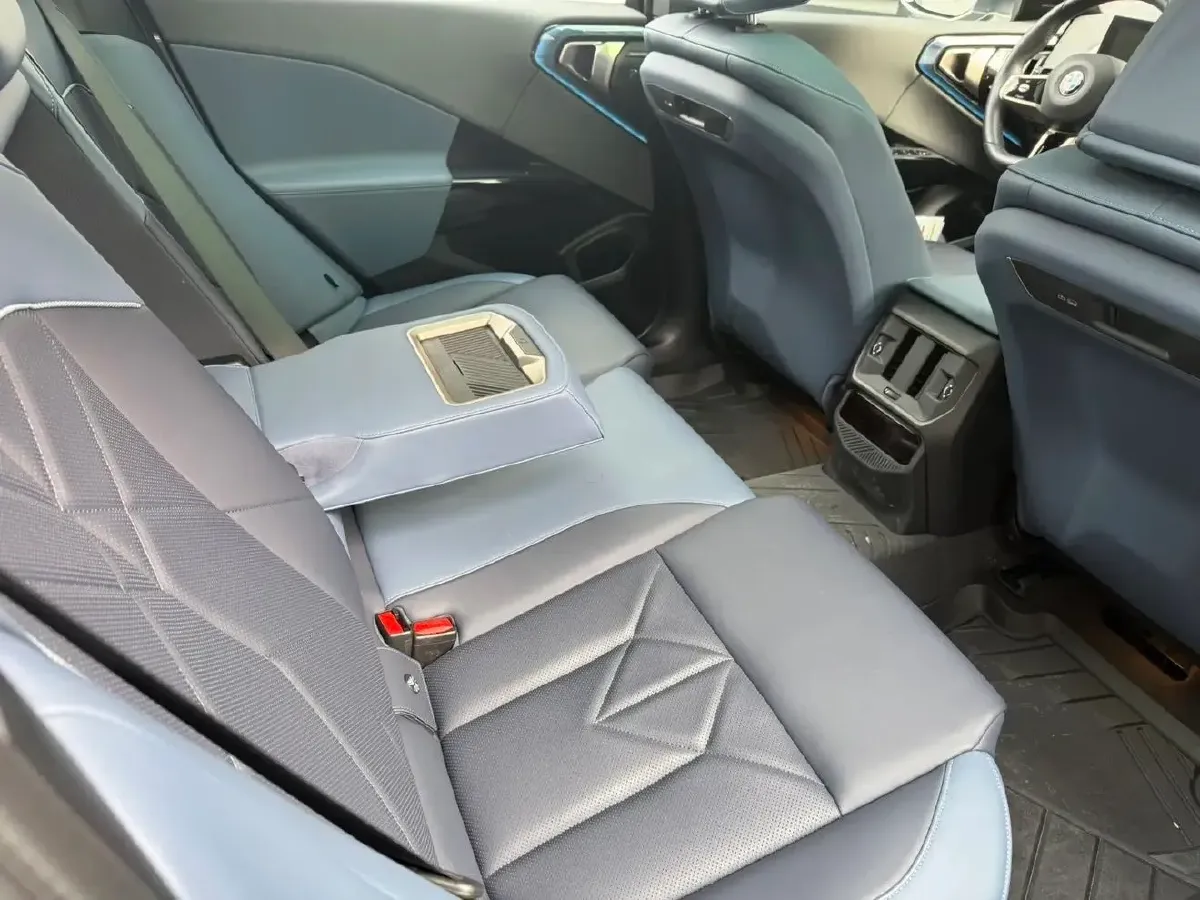 2025 BMW X3 2.0T 258HP L4 8AT,autocango,china used car exporter,china ev exporter,chinese used car exporter,chinese used ev exporter