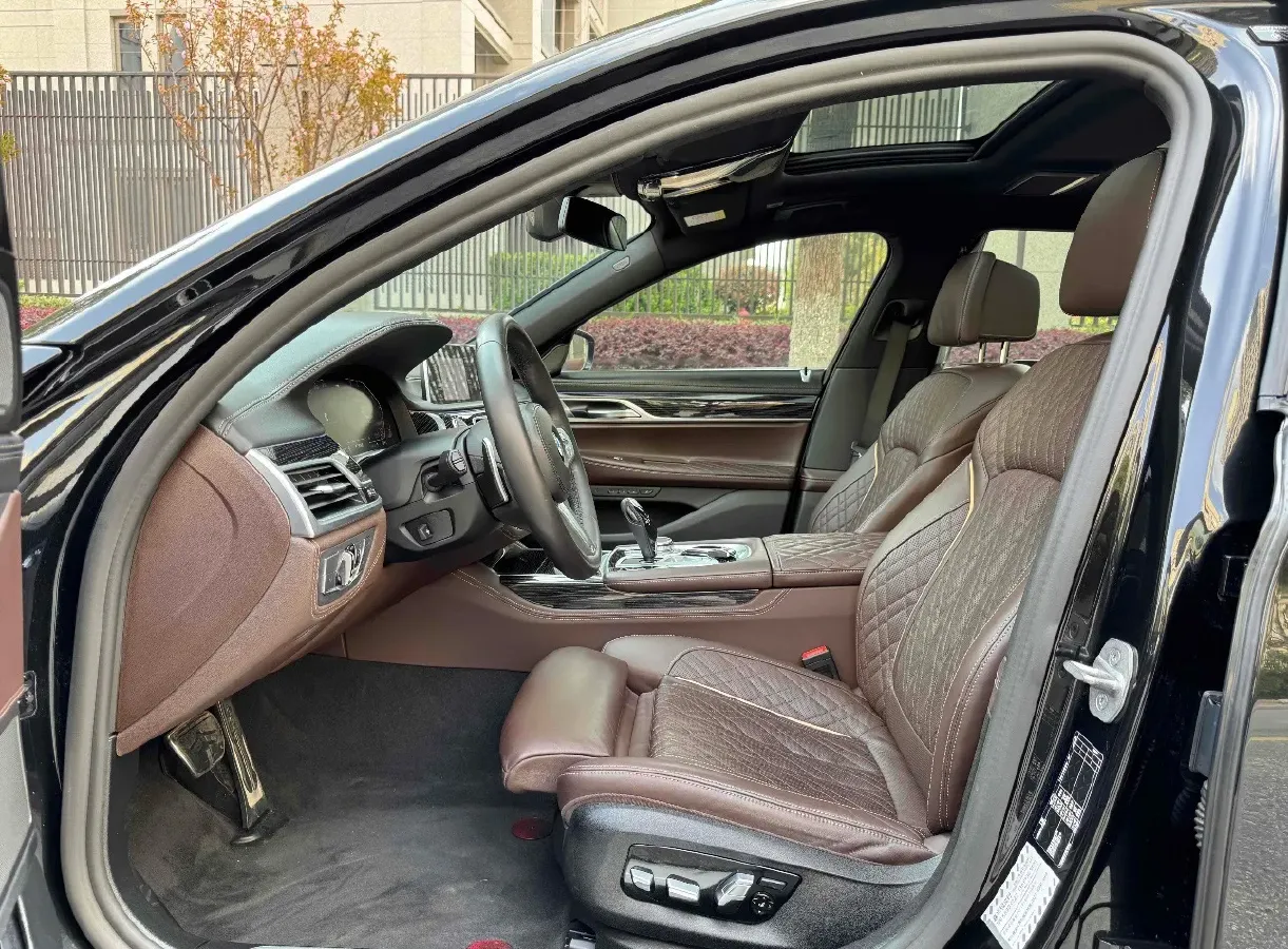 2021 BMW 7 Series 3.0T 340HP L6 8AT,autocango,china used car exporter,china ev exporter,chinese used car exporter,chinese used ev exporter