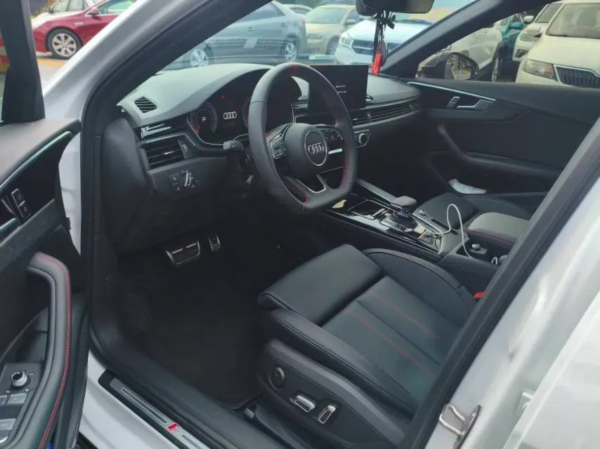 2025 Audi A4L 2.0T 190HP L4 7DCT,autocango,china used car exporter,china ev exporter,chinese used car exporter,chinese used ev exporter