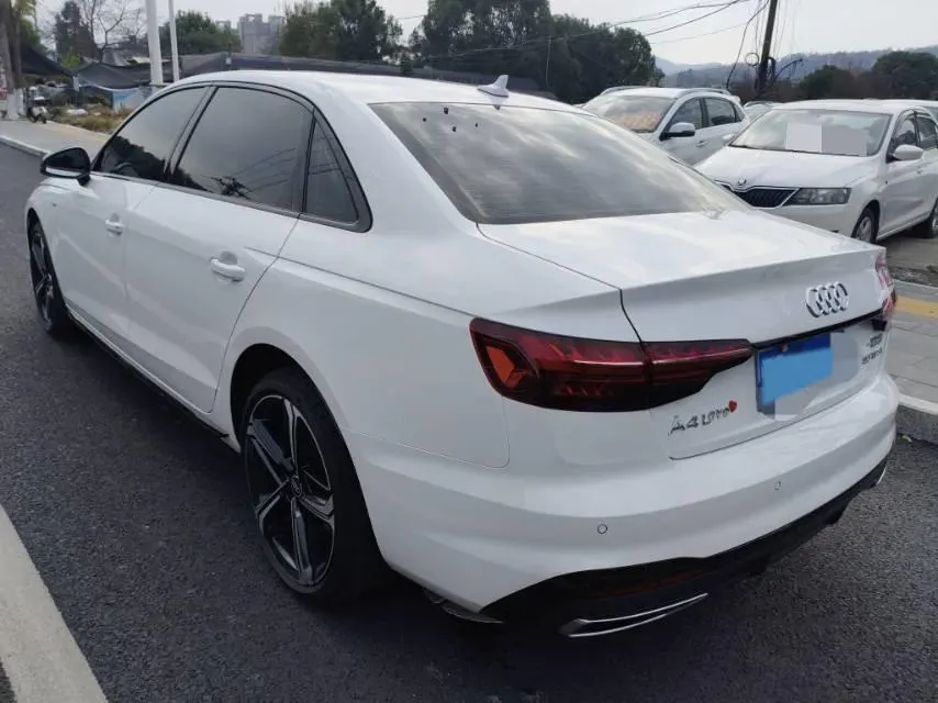 2025 Audi A4L 2.0T 190HP L4 7DCT,autocango,china used car exporter,china ev exporter,chinese used car exporter,chinese used ev exporter