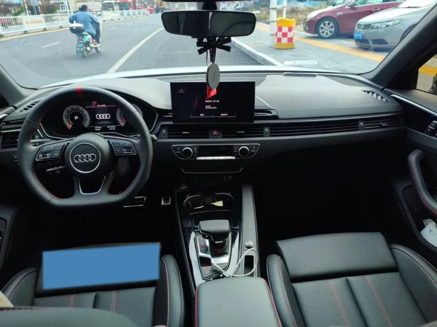 2025 Audi A4L 2.0T 190HP L4 7DCT,autocango,china used car exporter,china ev exporter,chinese used car exporter,chinese used ev exporter