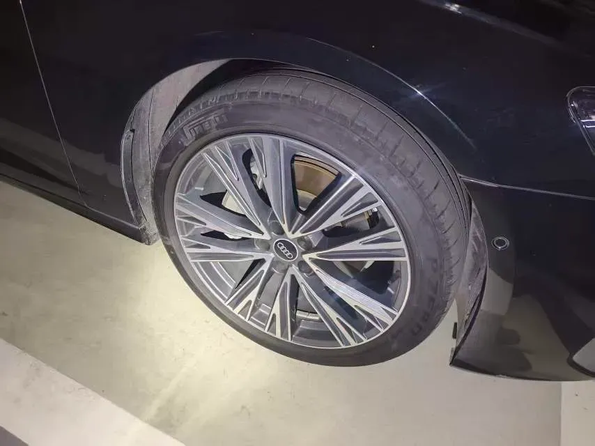 2024 Audi A6L 2.0T 245HP L4 7DCT,autocango,china used car exporter,china ev exporter,chinese used car exporter,chinese used ev exporter