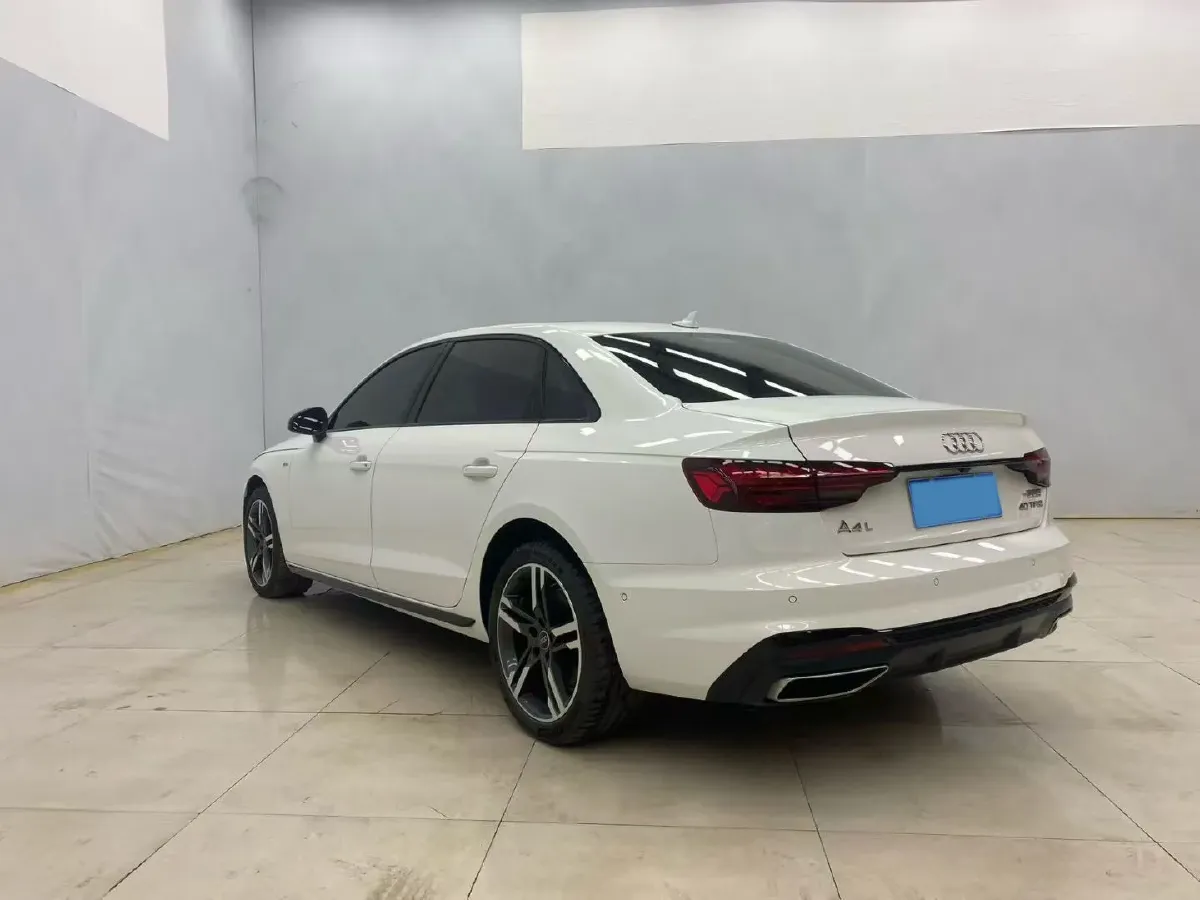 2022 Audi A4L 2.0T 190HP L4 7DCT,autocango,china used car exporter,china ev exporter,chinese used car exporter,chinese used ev exporter