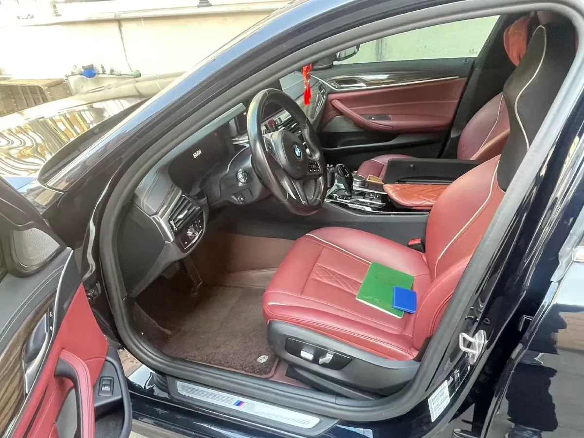 2021 BMW 5 Series 2.0T 252HP L4 8AT,autocango,china used car exporter,china ev exporter,chinese used car exporter,chinese used ev exporter