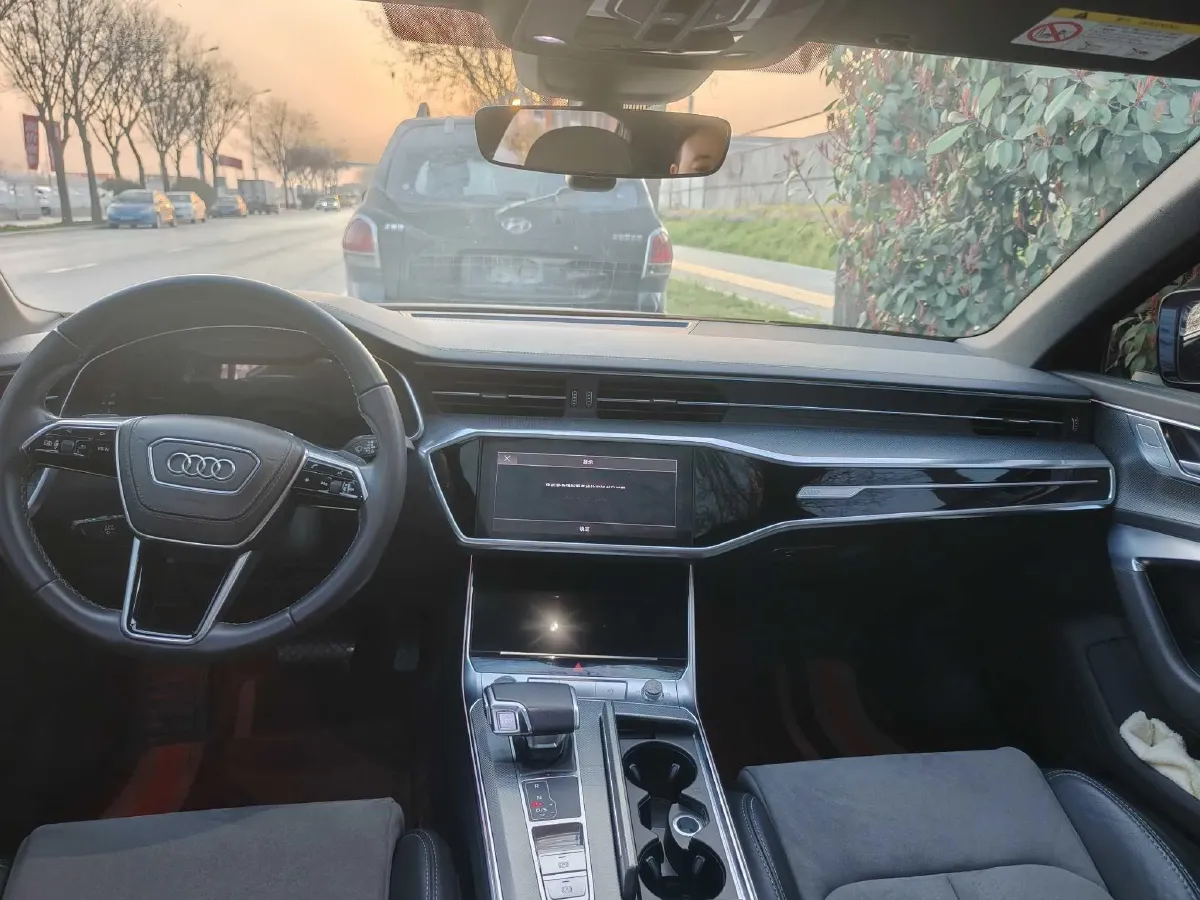 2023 Audi A6L 2.0T 245HP L4 7DCT,autocango,china used car exporter,china ev exporter,chinese used car exporter,chinese used ev exporter