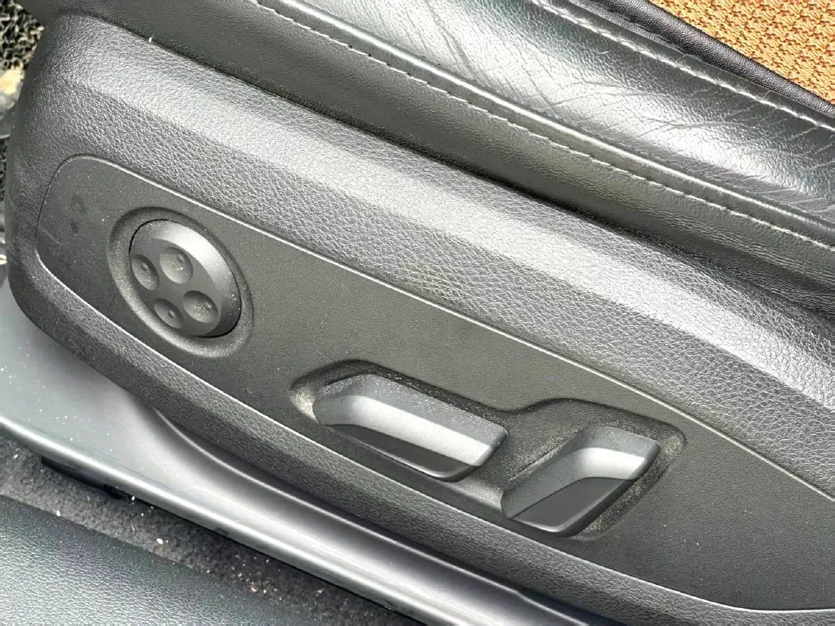 2022 Audi A4L 2.0T 190HP L4 7DCT,autocango,china used car exporter,china ev exporter,chinese used car exporter,chinese used ev exporter