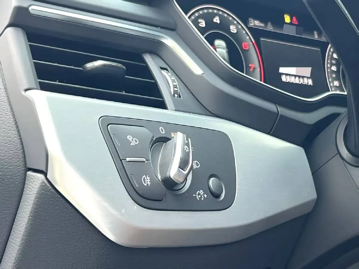 2022 Audi A4L 2.0T 190HP L4 7DCT,autocango,china used car exporter,china ev exporter,chinese used car exporter,chinese used ev exporter