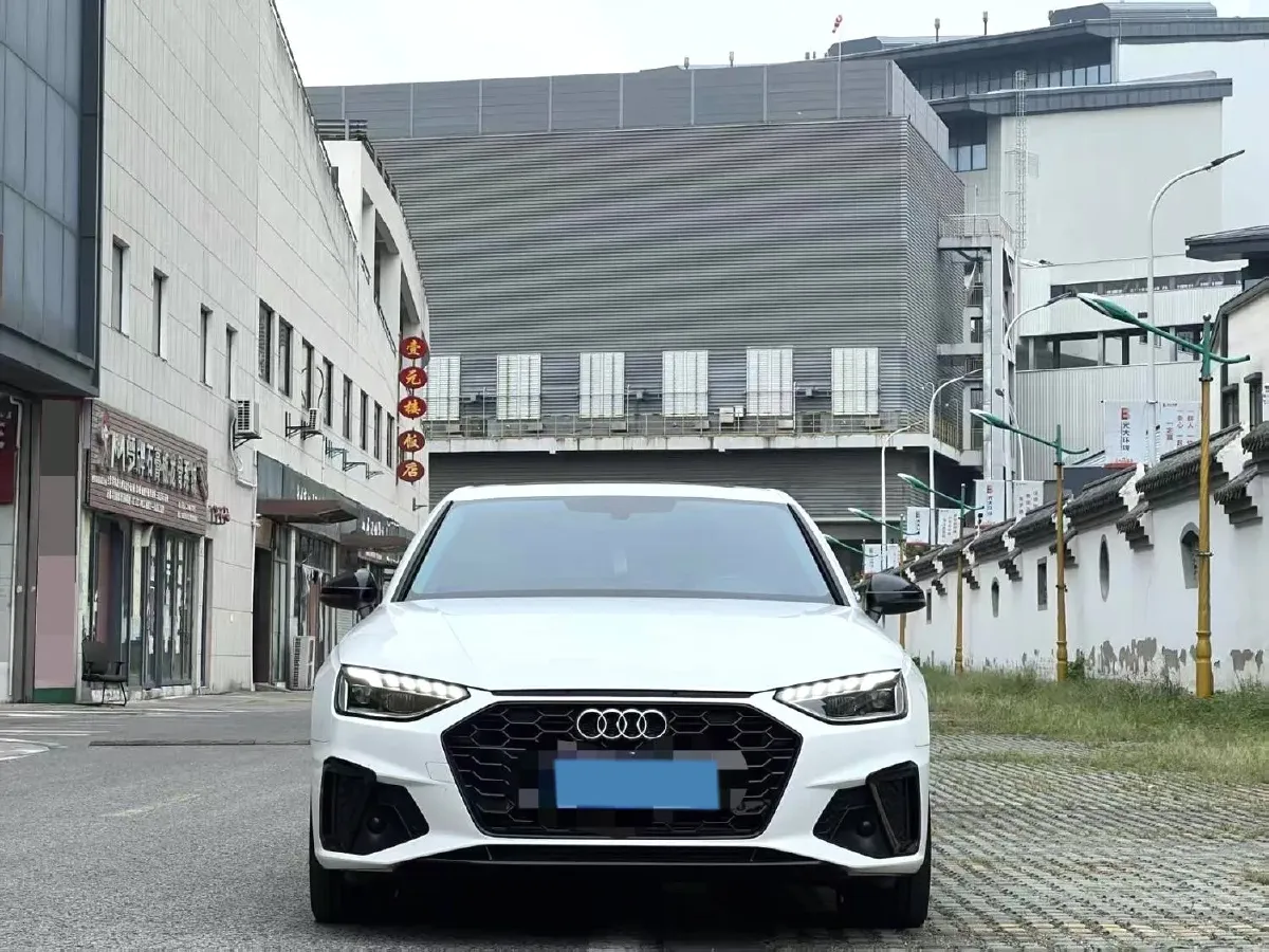 2022 Audi A4L 2.0T 190HP L4 7DCT,autocango,china used car exporter,china ev exporter,chinese used car exporter,chinese used ev exporter