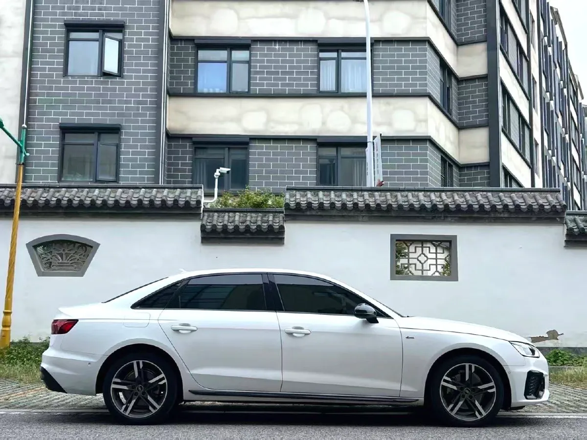 2022 Audi A4L 2.0T 190HP L4 7DCT,autocango,china used car exporter,china ev exporter,chinese used car exporter,chinese used ev exporter