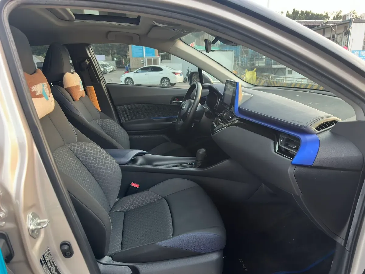 2022 Toyota C-HR 2.0L 171HP L4 CVT,autocango,china used car exporter,china ev exporter,chinese used car exporter,chinese used ev exporter