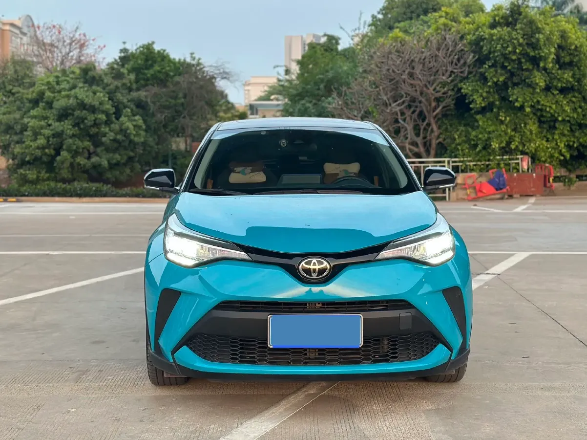 2022 Toyota C-HR 2.0L 171HP L4 CVT,autocango,china used car exporter,china ev exporter,chinese used car exporter,chinese used ev exporter