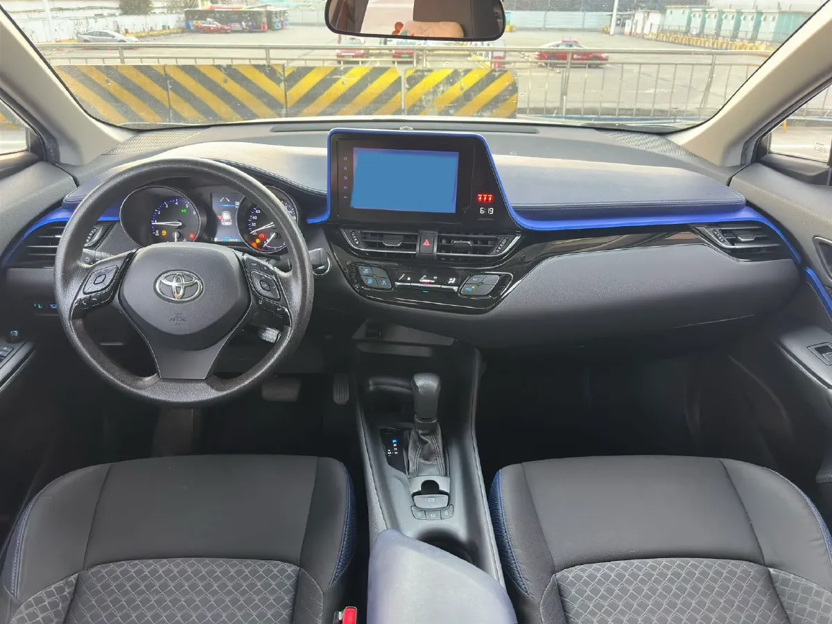 2022 Toyota C-HR 2.0L 171HP L4 CVT,autocango,china used car exporter,china ev exporter,chinese used car exporter,chinese used ev exporter