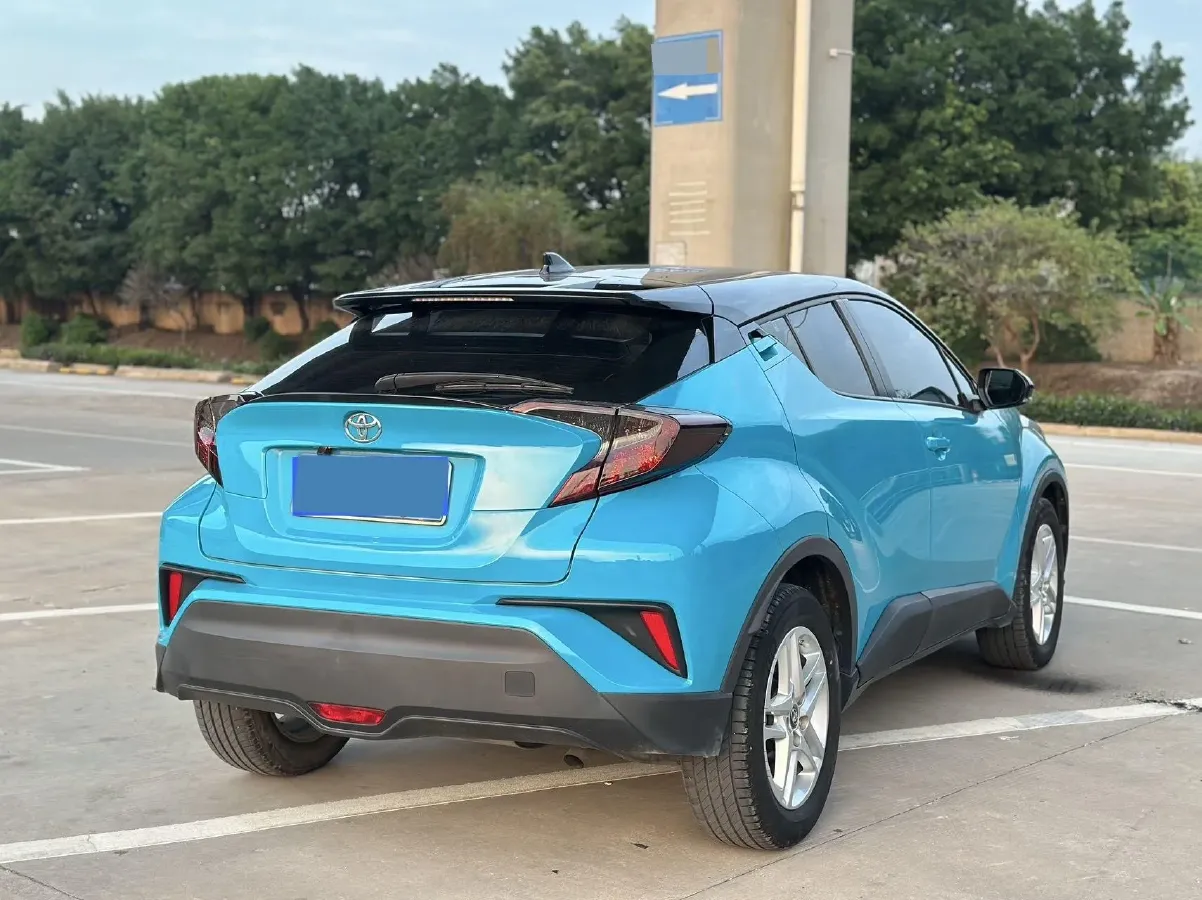 2022 Toyota C-HR 2.0L 171HP L4 CVT,autocango,china used car exporter,china ev exporter,chinese used car exporter,chinese used ev exporter
